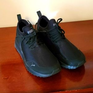 Soft foam sneakers only worn once